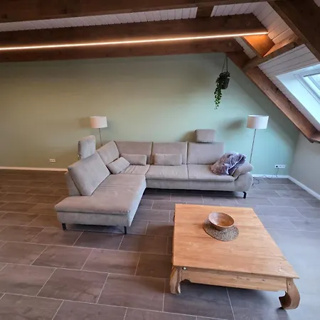 Apartment Neue Welt 4